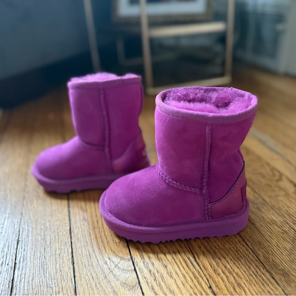 UGG Purple Shearling Boots - Size 6 - NWOB